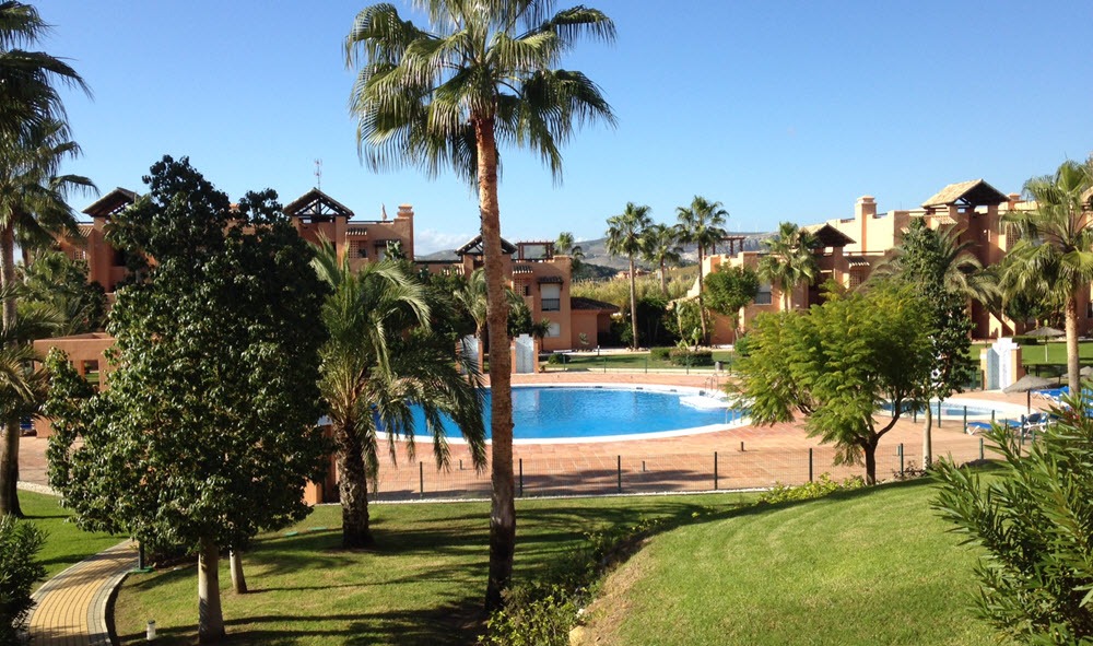 jardines y piscina en Casares del Sol pm4