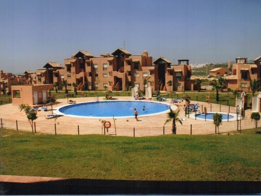 2007 Swimming pool and gardens